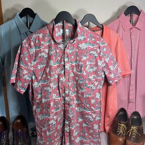 Tropical Floral Print Short Sleeve Button-Down Shirt in Pink